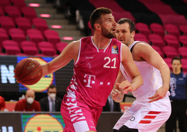 面临更大的 面临更大的