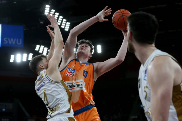 在主力缺阵 在主力缺阵